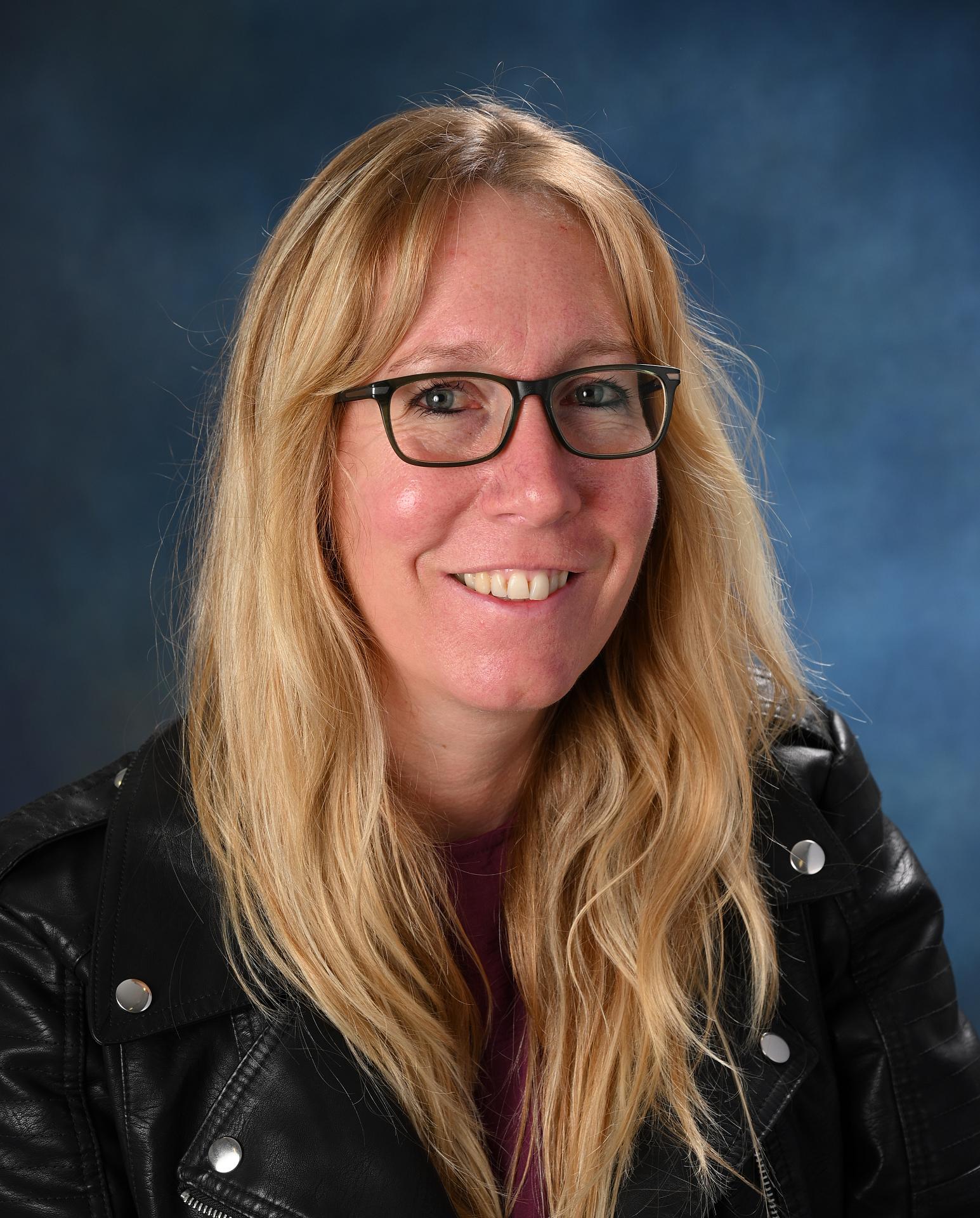 dani lle.jpg.jpg?1761835633&focus=50.99 32